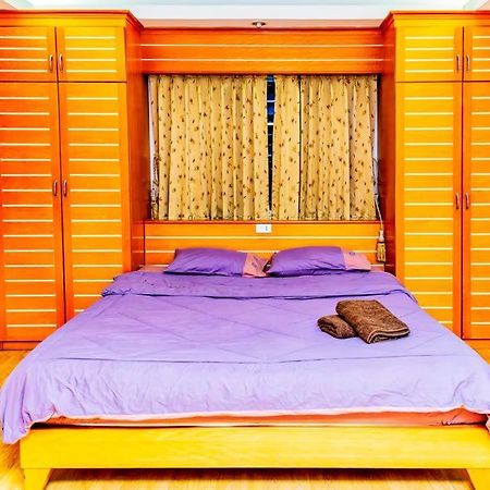 Jolly Guesthouse & Restaurant Pattaya Buitenkant foto