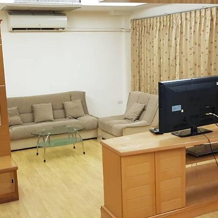Jolly Guesthouse & Restaurant Pattaya Buitenkant foto