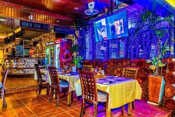 Jolly Guesthouse & Restaurant Pattaya Buitenkant foto
