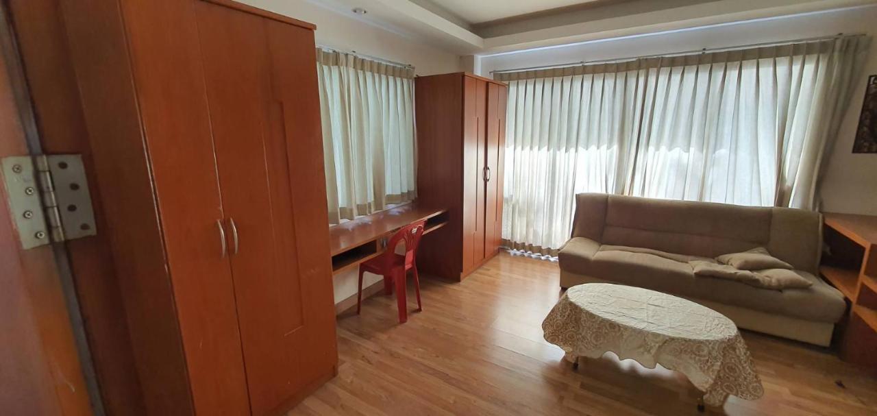 Jolly Guesthouse & Restaurant Pattaya Buitenkant foto