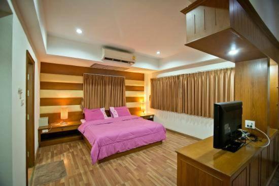 Jolly Guesthouse & Restaurant Pattaya Buitenkant foto